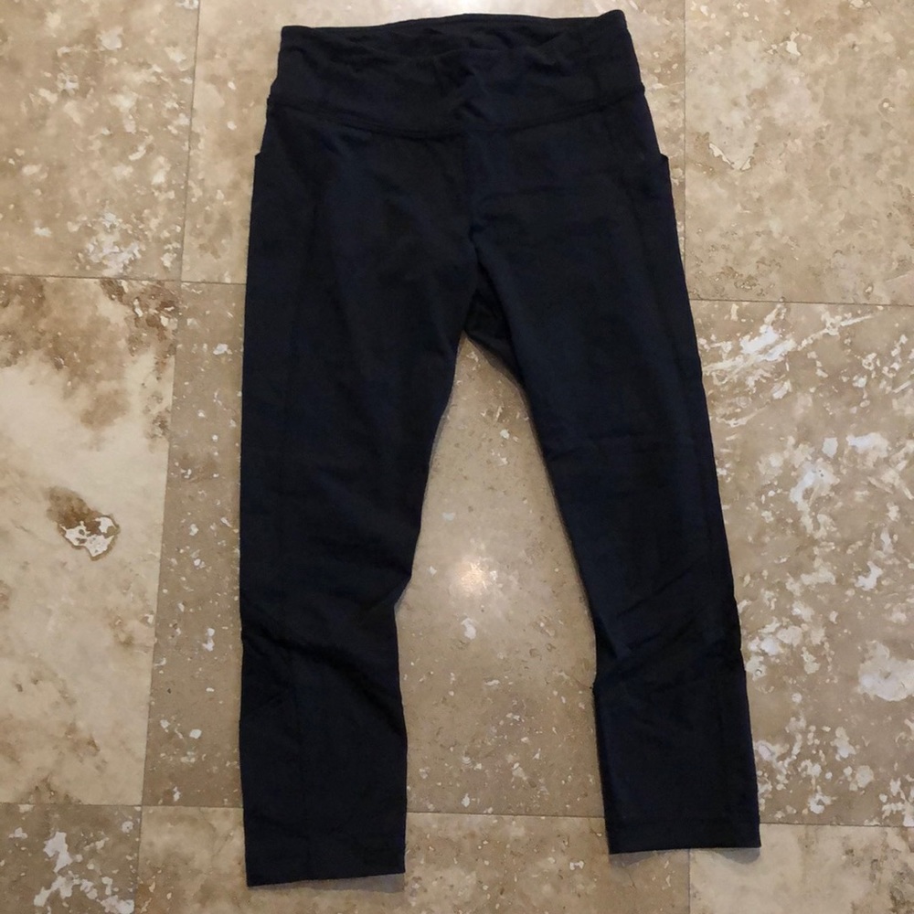 Lululemon pace rival size 6 crops